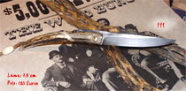 Pliant 'old style' de type Piemontais: Bois de cerf, une perle en os   sur le cordon. / Old style friction knife, dear stag & one bone bead on a leather strip.