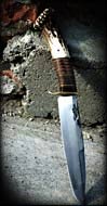 Petit camp knife en bois de cerf et cuir.